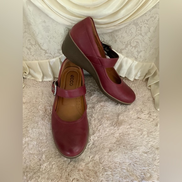 ECCO - Picture 2 of 10